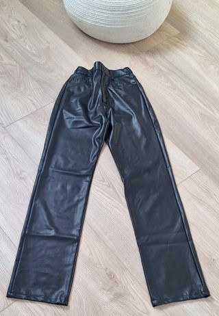 Pantalón polipiel Zara negro XS