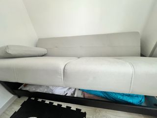 Sofá Cama Gris Claro con Arcón. Sin uso.
