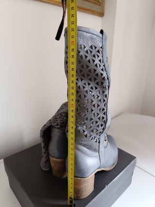 Stivali Rebel pelle traforati taglia 36