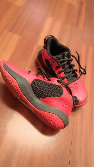 Zapatilla Baloncesto Niño Under Armour Talla 32.