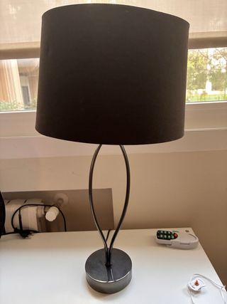 Lámpara de mesa moderna