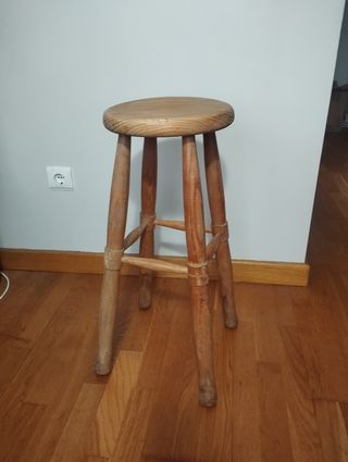 Taburete alto de madera