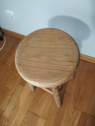Taburete alto de madera