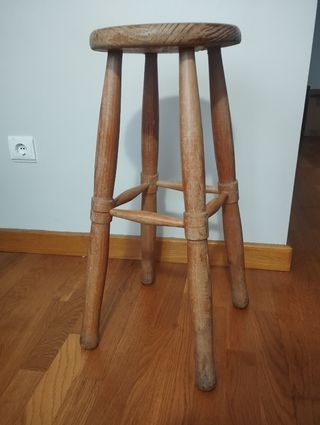 Taburete alto de madera