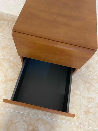 Cajonera o mesita de noche de madera