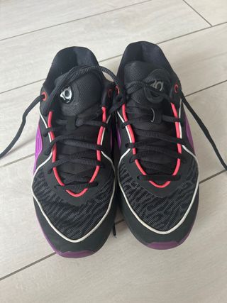 Scarpe da basket Nike nere e viola