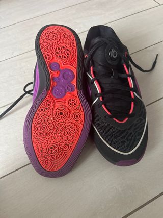 Scarpe da basket Nike nere e viola