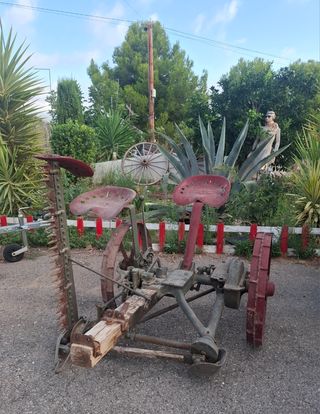 Segadora antigua de dos asientos