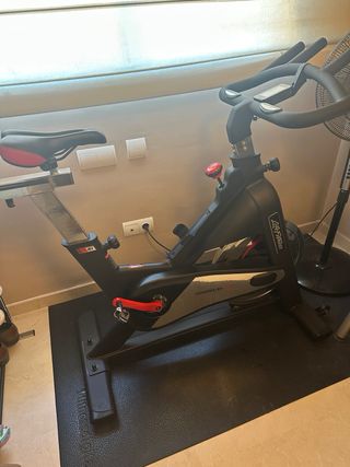 Bicicleta Spinning Life Fitness IC1