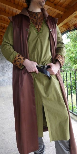 Traje medieval hombre marrón y verde