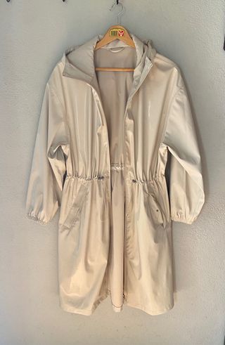 Gabardina Beige con Capucha