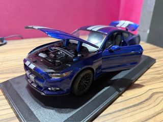 Modellino Ford Mustang GT 2015 1:18