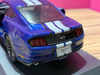 Modellino Ford Mustang GT 2015 1:18