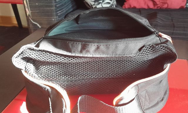 Riñonera con depósito de agua