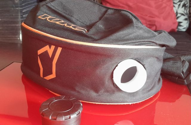 Riñonera con depósito de agua