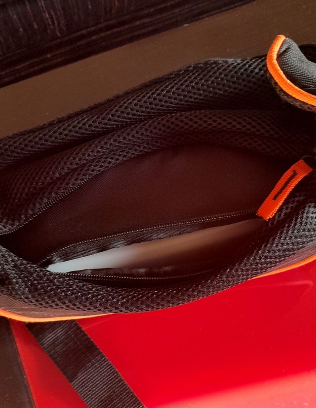 Riñonera con depósito de agua