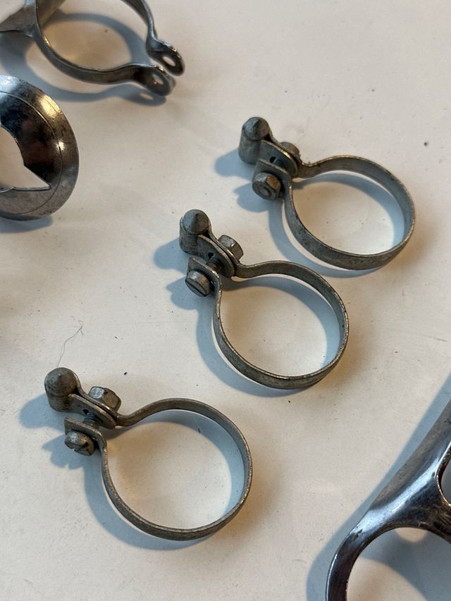 Supporto per pompa e luce anteriore per bicicletta