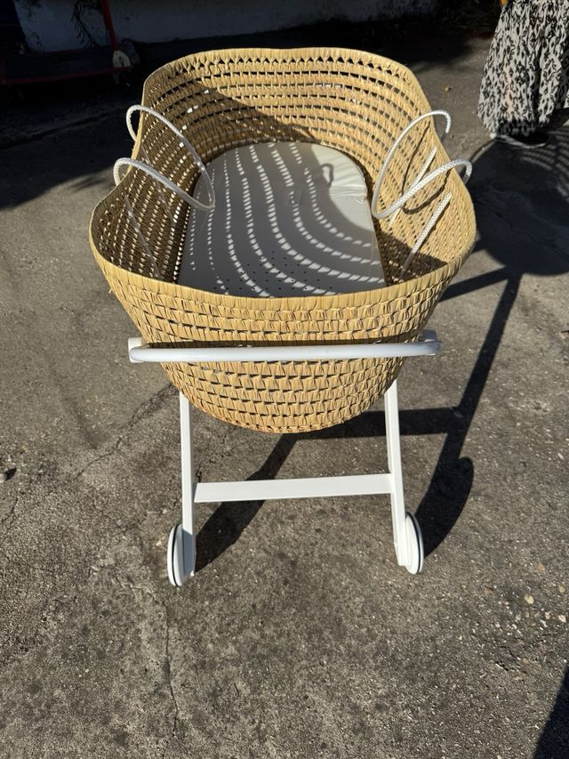 Moisés de mimbre Zara