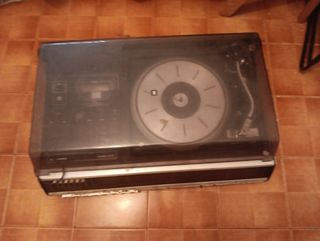 Tocadiscos Funciona - no tiene Parlantes  