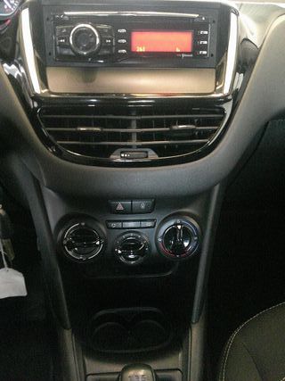 Peugeot 208 2016