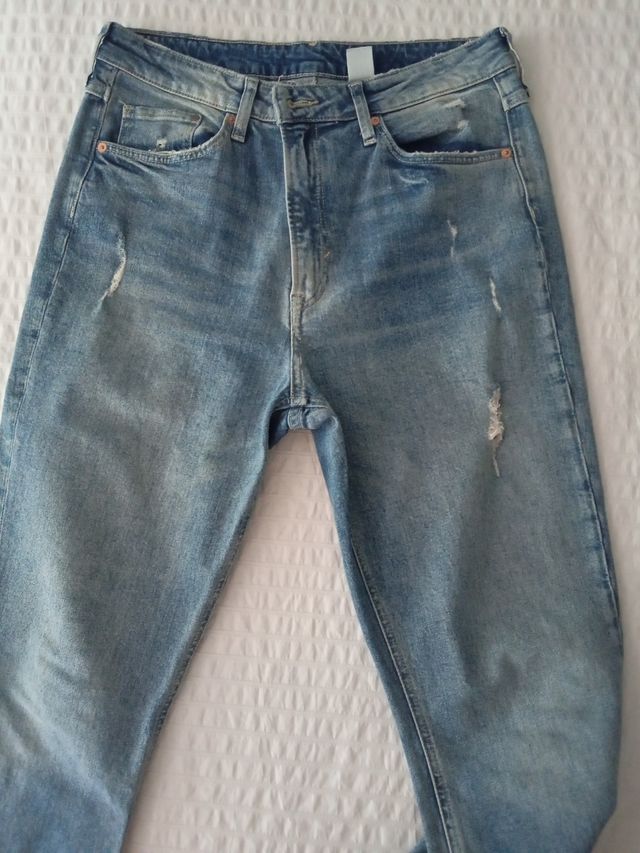 Vaquero mujer desgastado