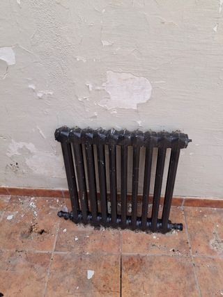 Radiador blanco de metal