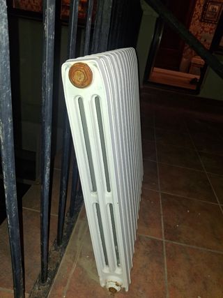 Radiador blanco de metal