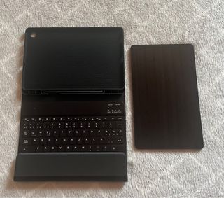 Tablet Samsung Negra con Lápiz y Teclado