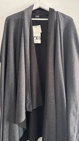 Capa Zara Gris Talla Única