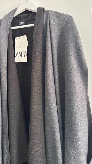 Capa Zara Gris Talla Única
