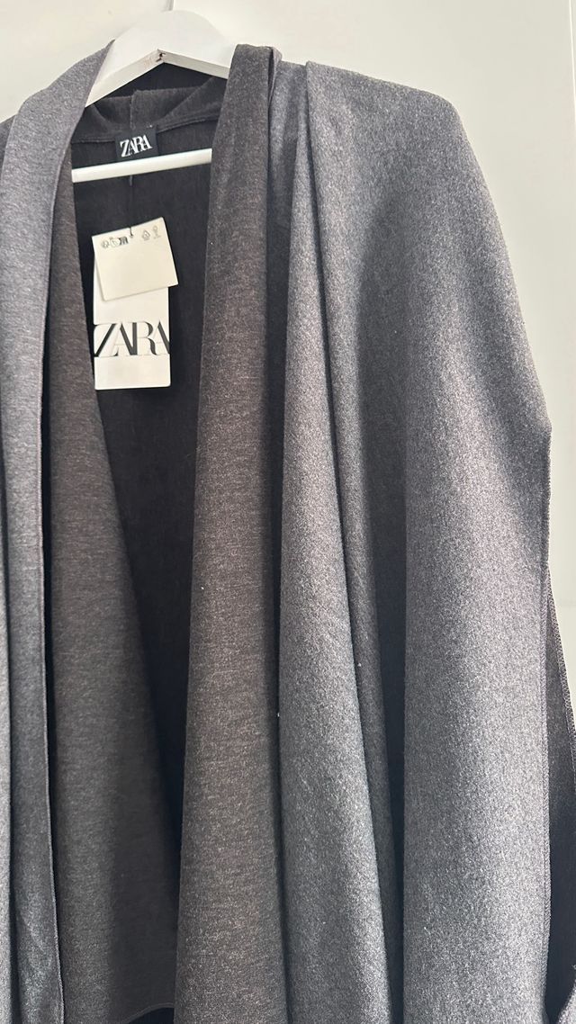Capa Zara Gris Talla Única