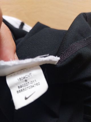Camiseta deportiva Nike negra