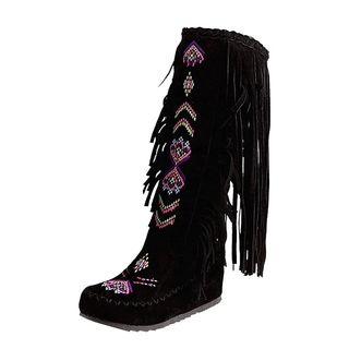 Botas altas ante negras bordadas con flecos.
