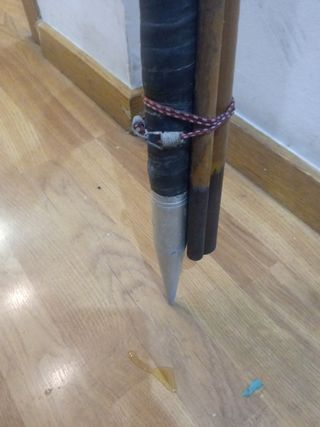 Antigua caña de pescar de tres tramos