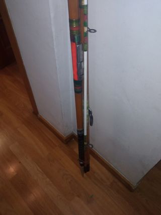 Antigua caña de pescar de tres tramos