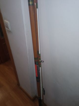 Antigua caña de pescar de tres tramos