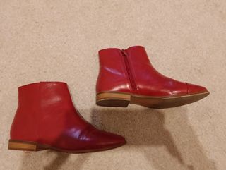 Botines planos rojo.N. 37. Zara
