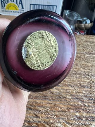 Vaso in vetro viola con striature bianche