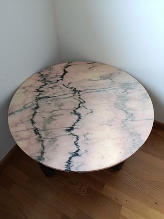 Mesa redonda de mármol