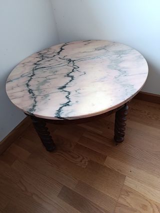 Mesa redonda de mármol