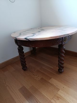 Mesa redonda de mármol