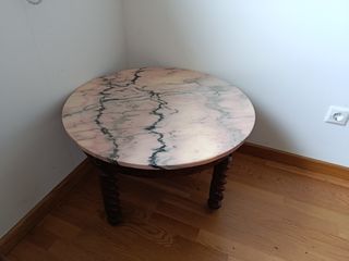 Mesa redonda de mármol
