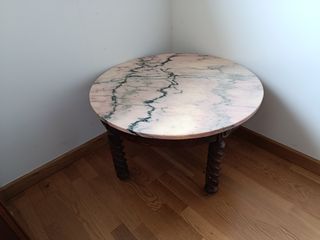 Mesa redonda de mármol