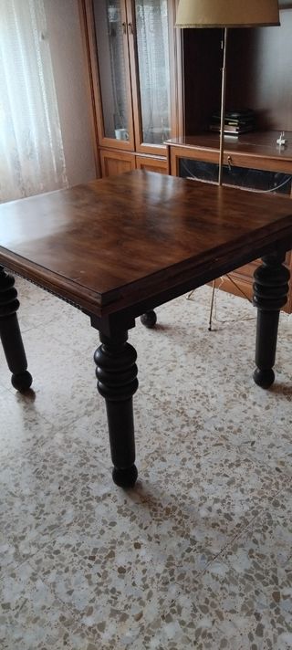 Mesa de madera antigua