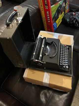 Máquina de escribir Hispano-Olivetti