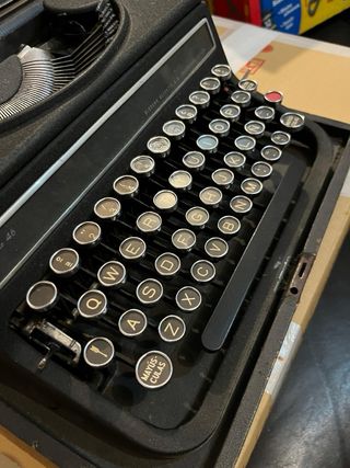 Máquina de escribir Hispano-Olivetti
