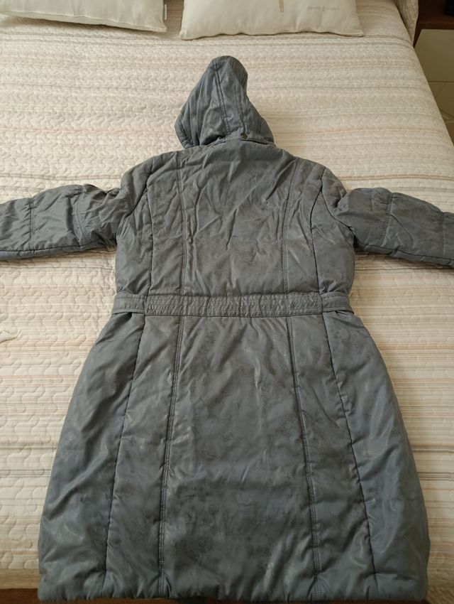 Plumífero largo gris azulado