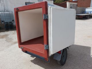 Remolque isotermo blanco