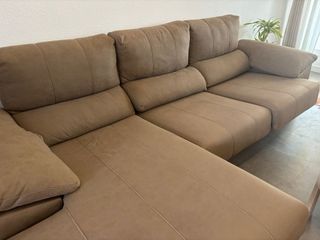 Sofá seccional beige y marrón