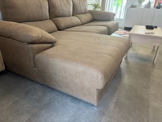 Sofá seccional beige y marrón